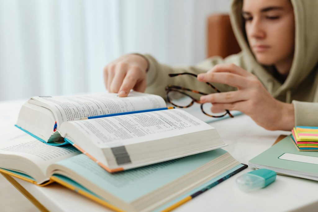Memória de Alta Performance: Como Fixar, Lembrar e Usar o Conhecimento Quando Você Mais Precisa pexels karola g 6958563