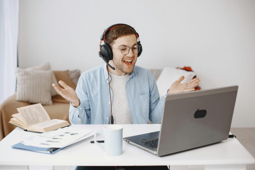 Atendimento ao Cliente Online: Como Trabalhar de Casa Nessa Função pexels photo 6285269 6285269