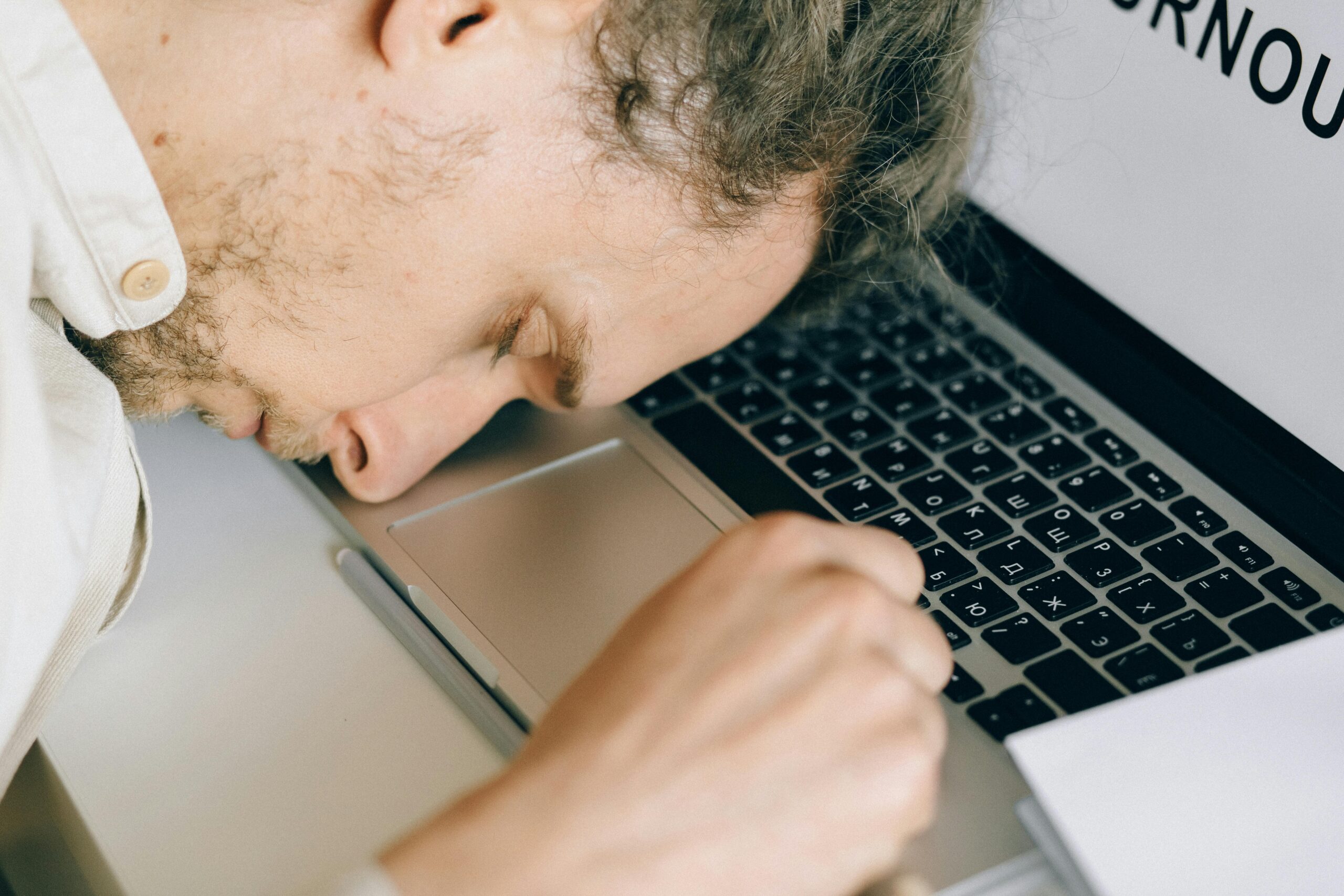 Burnout: Como Saber se Você Está Chegando no Limite pexels photo 6837644 6837644