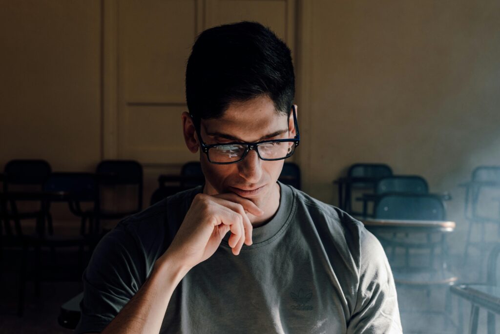 Portrait of a student deep in thought within a classroom in Buenos Aires.